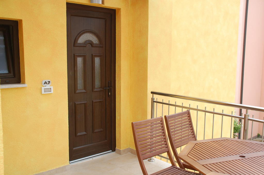 Villa Alpa Умаг Екстериор снимка